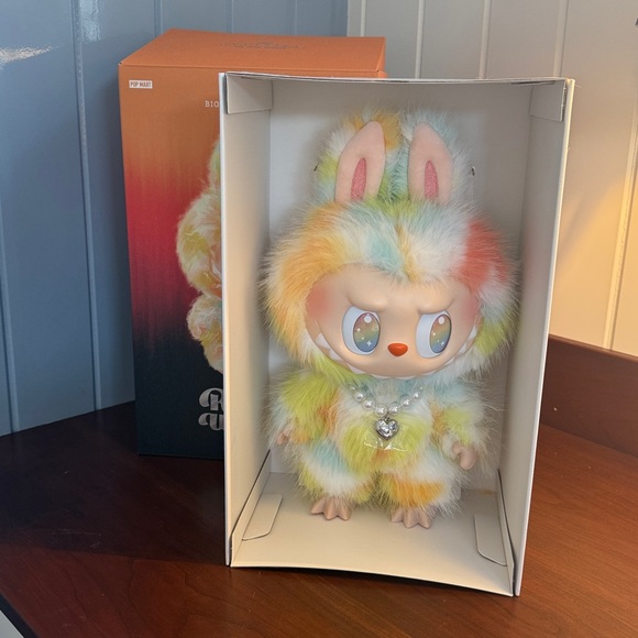 Rock The Universe - LABUBU - authentic 1000%. New in Box! - Picture 1 of 3